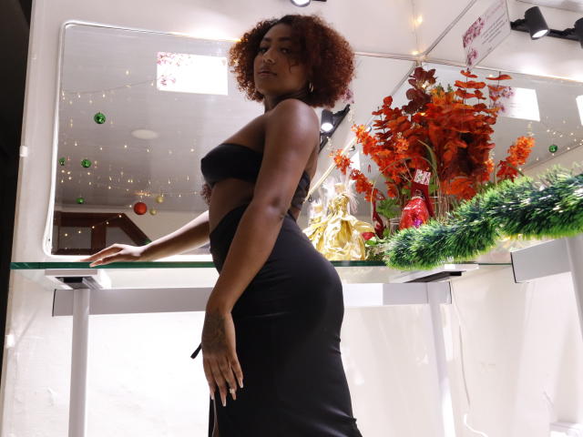 AmberQueeny - Porno na żywo i seks kamera - 23397797