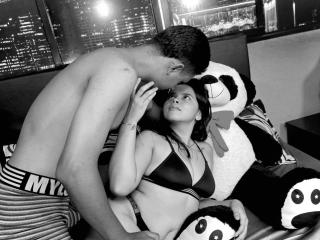 AbrilAndMike - 라이브 포르노 &amp; 섹스 캠 - 23404741