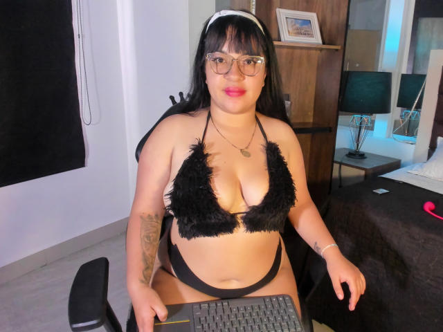 BellaGil - Live Sex Cam - 23405009