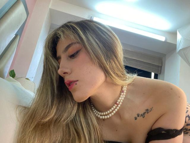 LivelyVanderWood - Live sex cam - 23409109