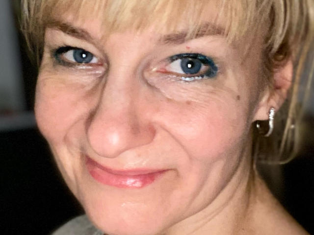 Minimalist illustration of five large, flat, beige letters "E" stacked vertically in the center. Letters have bold, clean lines and a subtle shadow effect. Simple, modern design.