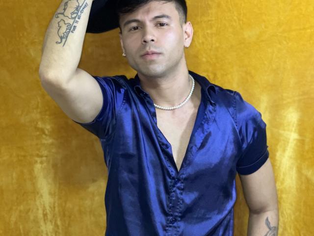 ArronWhite - Live porn &amp; sex cam - 23417557