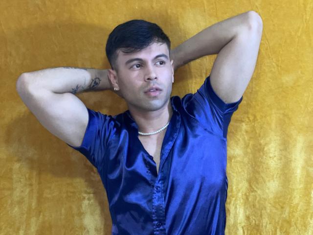 ArronWhite - Live porn &amp; sex cam - 23417565