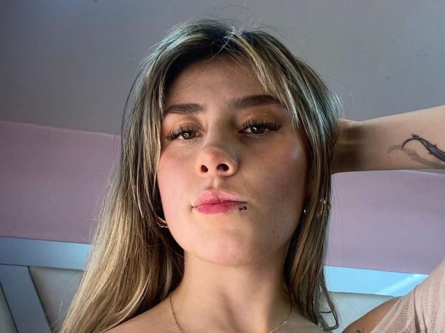 LivelyVanderWood - Live porn &amp; sex cam - 23420449