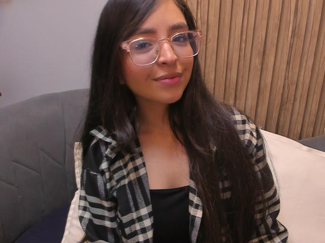 EvaMcAllister - Live Sex Cam - 23458909