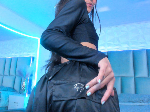 CanelleGarces - сексуальная веб-камера в реальном времени - 23463685