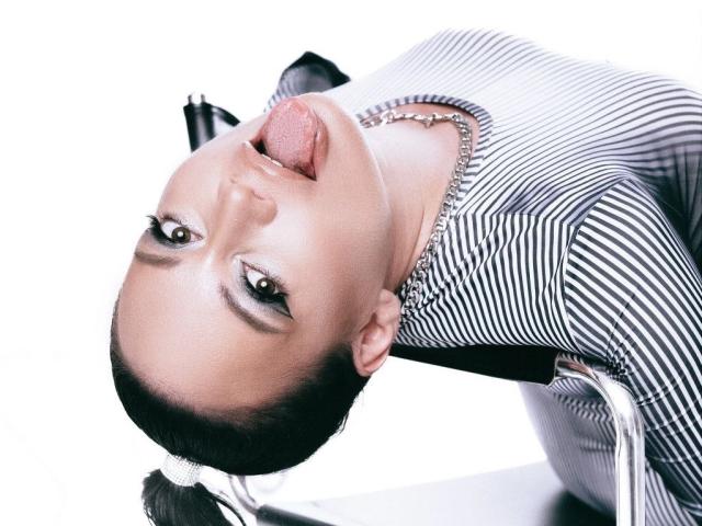 YlianaArthur - Live porn &amp; sex cam - 23466233