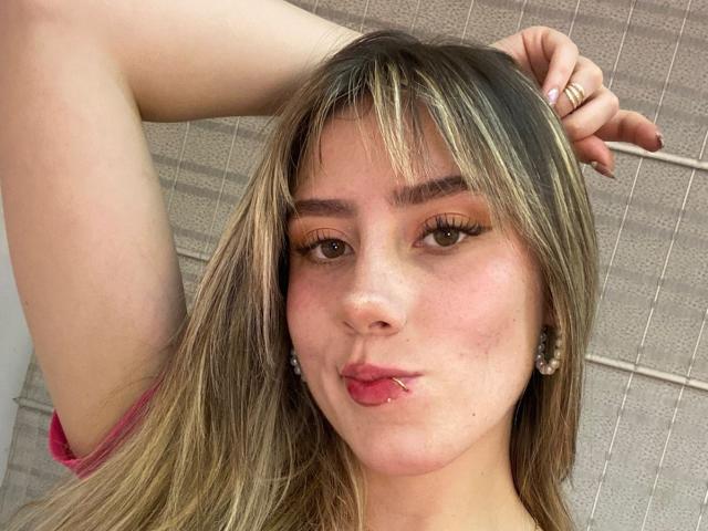 LivelyVanderWood - Live porn &amp; sex cam - 23471021