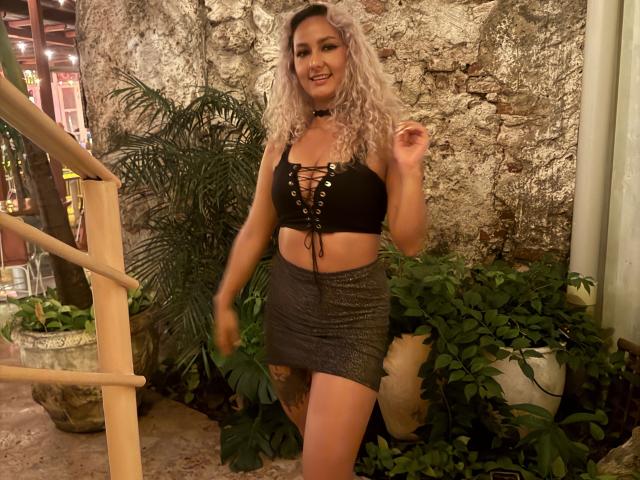 FloraSaenz - Élő pornó és szexkamera - 23472293