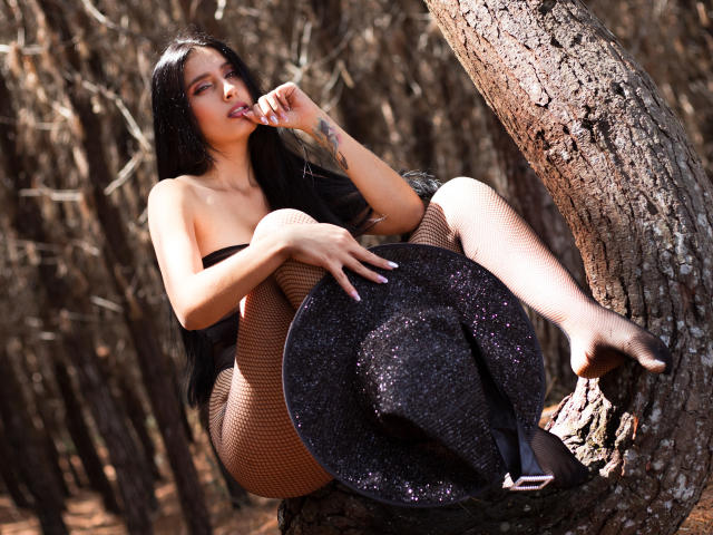 SarahWestt - Live porn &amp; sex cam - 23483977