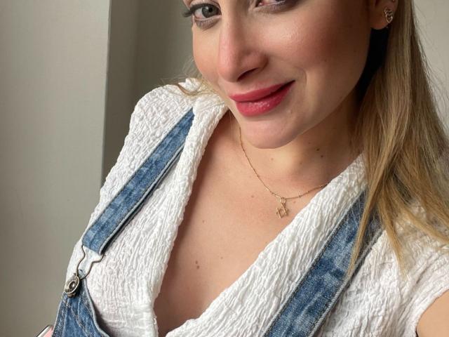 ArianaLu - Live porn &amp; sex cam - 23493757