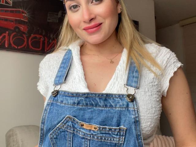 ArianaLu - Live porn &amp; sex cam - 23493785