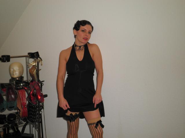 MaitresseGina-hot - Porno na żywo i seks kamera - 23498297