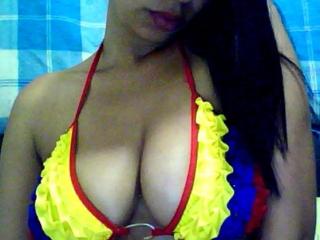 PerfectLatina - Webcam sexe avec une Sacrée camgirl très sexy sud américaine sur le service Xlove 