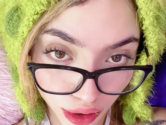 IvyCoxGlad - Live porn &amp; sex cam - 23518917