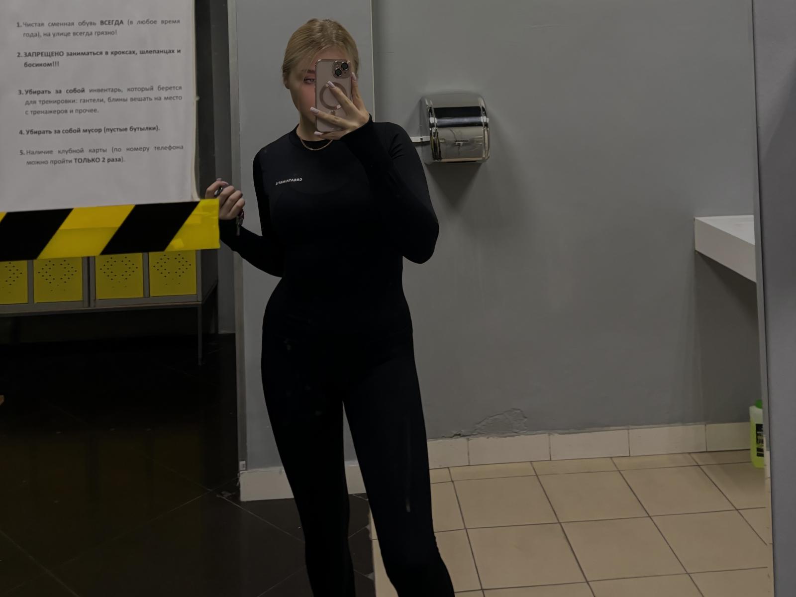 Flat, minimalist design with five identical, upright, solid-colored, white-edged, stylized letters "E". Bright yellow "E" in upper left, dark blue "E" in lower right. All letters aligned vertically.