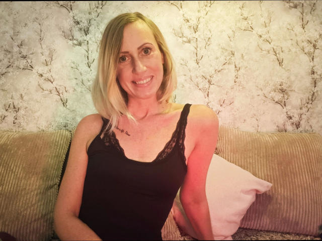 Summerlove-hot - Sexe cam en vivo - 23521393