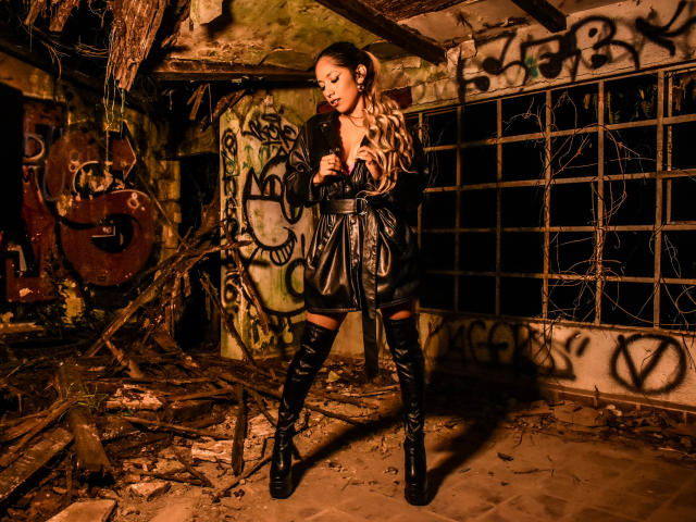 BrianaHarpers - Live porn &amp; sex cam - 23532653