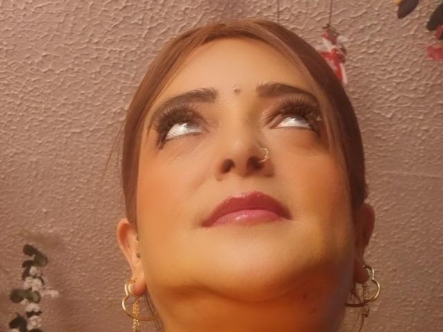 AlessadraJones - Élő pornó és szexkamera - 23544705