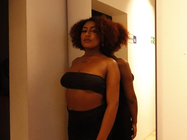 AmberQueeny - Live sex cam - 23558865