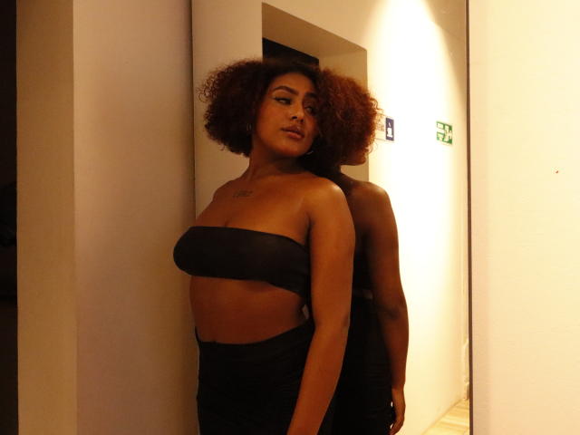 AmberQueeny - Live sex cam - 23558877