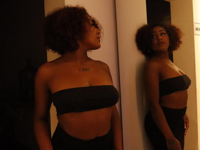 AmberQueeny - Live porn &amp; sex cam - 23558885