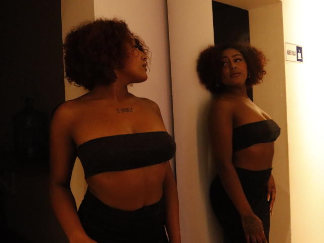 AmberQueeny - Live porn &amp; sex cam - 23558893