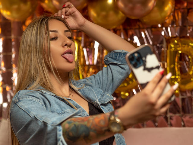 BellaLune - Live porn &amp; sex cam - 23564585