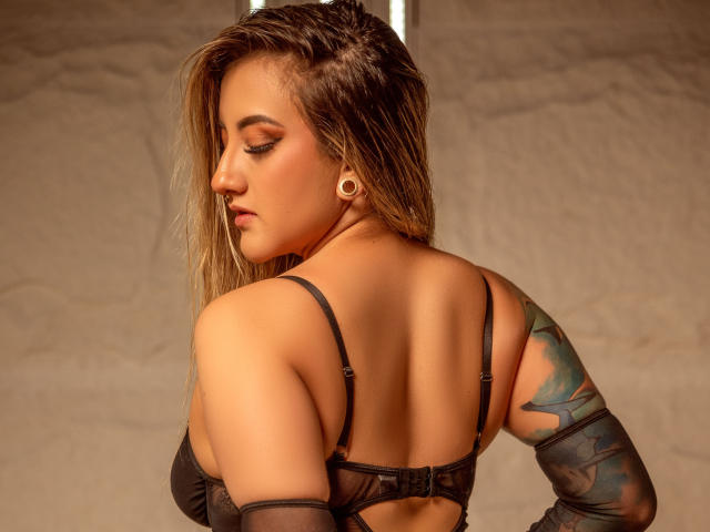 BellaLune - Live porn &amp; sex cam - 23564853