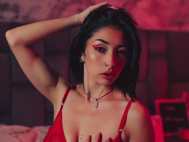 AmiraTailor - Live porn &amp; sex cam - 23571113