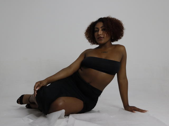 AmberQueeny - Live porn &amp; sex cam - 23576625
