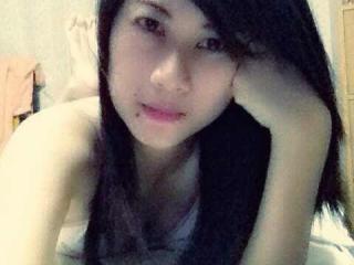 Cherrygirl69 - Live cam x avec une étonnante maîtresse hot à la crinière noire  