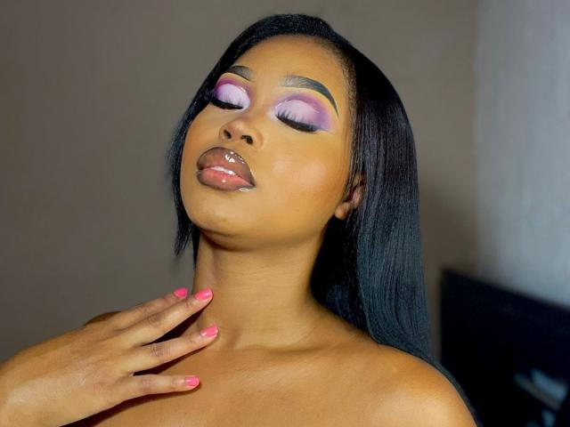 EmilyHillsong - Live porn &amp; sex cam - 23584949