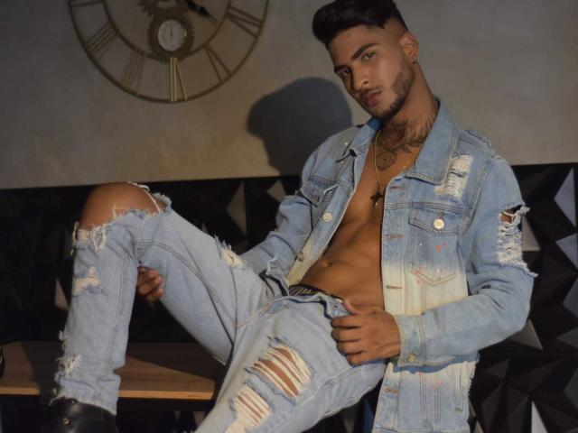 ZackBrown - Live porn &amp; sex cam - 23585277