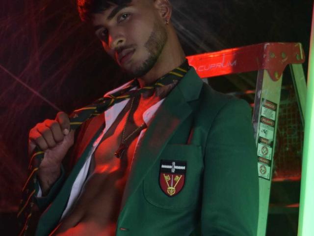ZackBrown - Live porn &amp; sex cam - 23585353