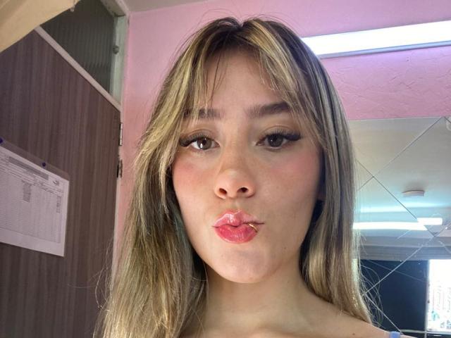 LivelyVanderWood - Live porn &amp; sex cam - 23589057