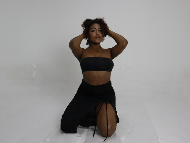AmberQueeny - Live porn &amp; sex cam - 23594777