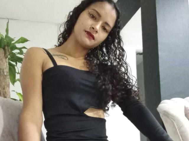 EmmaWod - Élő pornó és szexkamera - 23597185