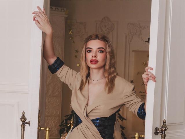 AdeleClifford - Live porn &amp; sex cam - 23597353