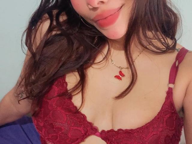 LucyMartelli - Live Sex Cam - 23599137