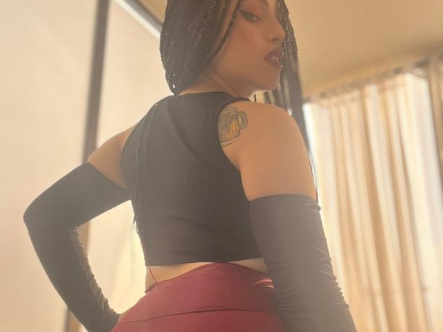 ElizaLovely - Live Sex Cam - 23610369