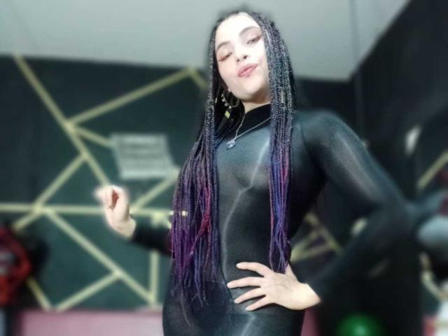 ElizaLovely - Live Sex Cam - 23610377
