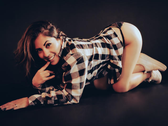 GiaGreen - Live sex cam - 23614617