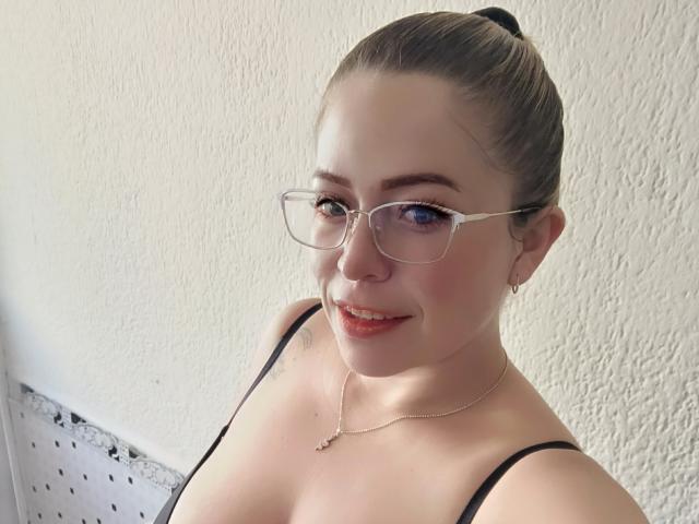 SoyeMilyHanks - Live porn &amp; sex cam - 23618057