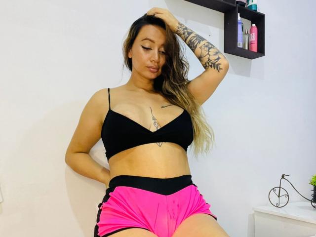 SophieLombardo - Élő pornó és szexkamera - 23628557