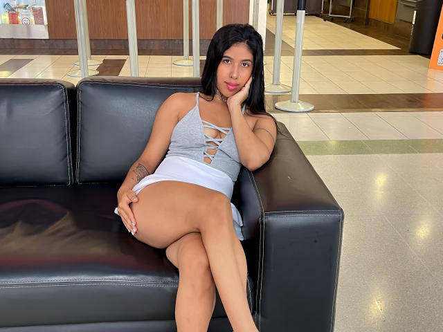 Chanelly - פורנו בשידור חי ומצלמת סקס - 23648333