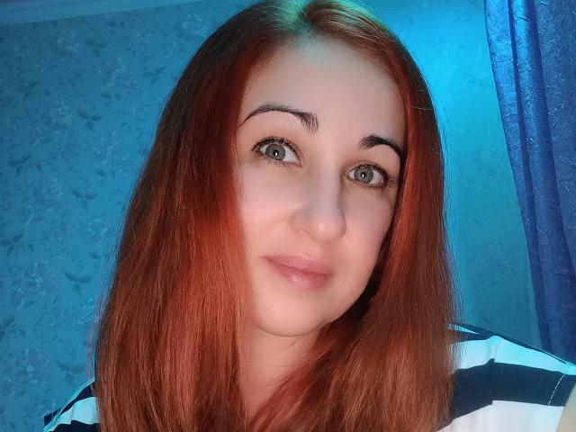 JillSilvies ha i capelli rossi, gli occhi verdi e un leggero sorriso. Indossa una camicia a righe, e i suoi glutei non sono visibili. Il suo seno è piccolo e la sua vulva non è mostrata..