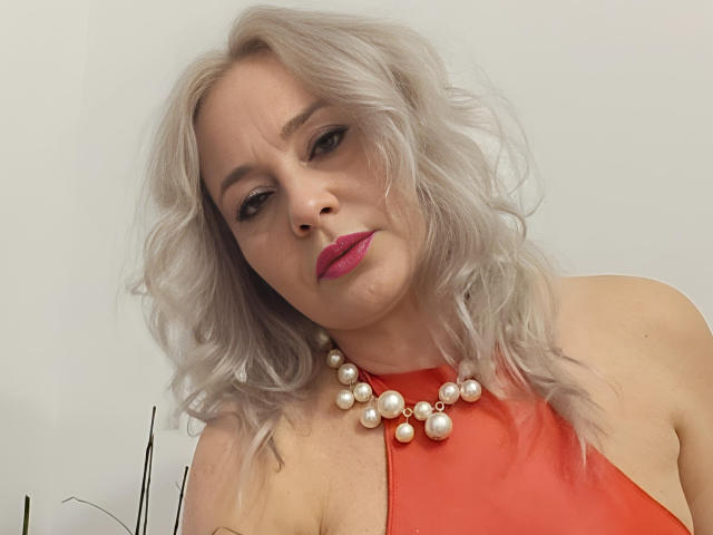 EmilyLowe69 - Live porn &amp; sex cam - 23651865