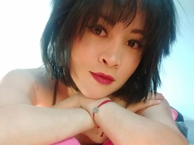 IsisDiosa - Élő pornó és szexkamera - 23653645