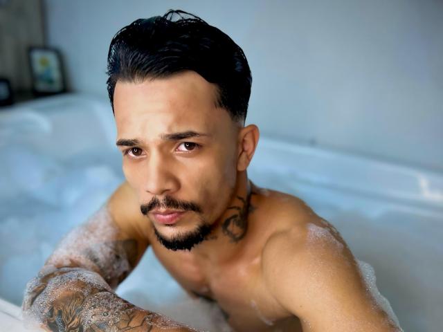 ThomasRileiy - Live porn &amp; sex cam - 23665973